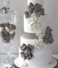 Combinatii de culori pentru nunta: alb si gri-inchis