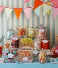 Masute cu dulciuri pentru nunta, cu diverse decoratiuni