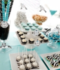 Masute cu dulciuri pentru nunta, decorate in stilul nuntii